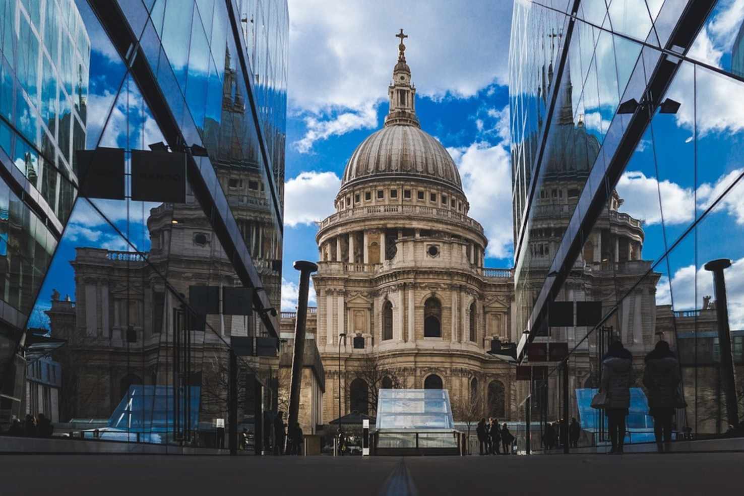 Large st pauls cathedral