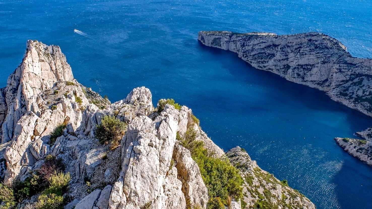 Large calanque frnce