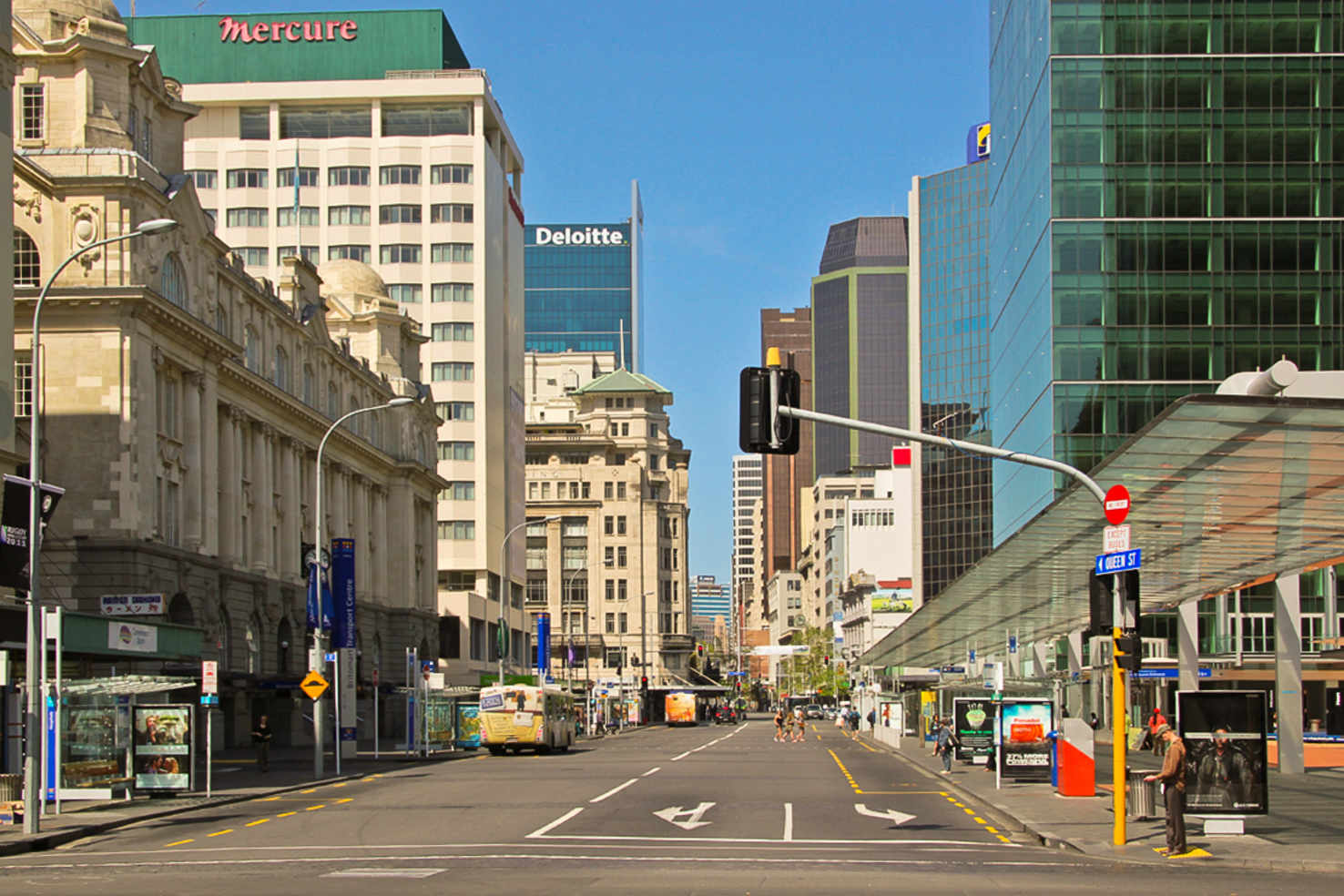 Large nz street of auckland