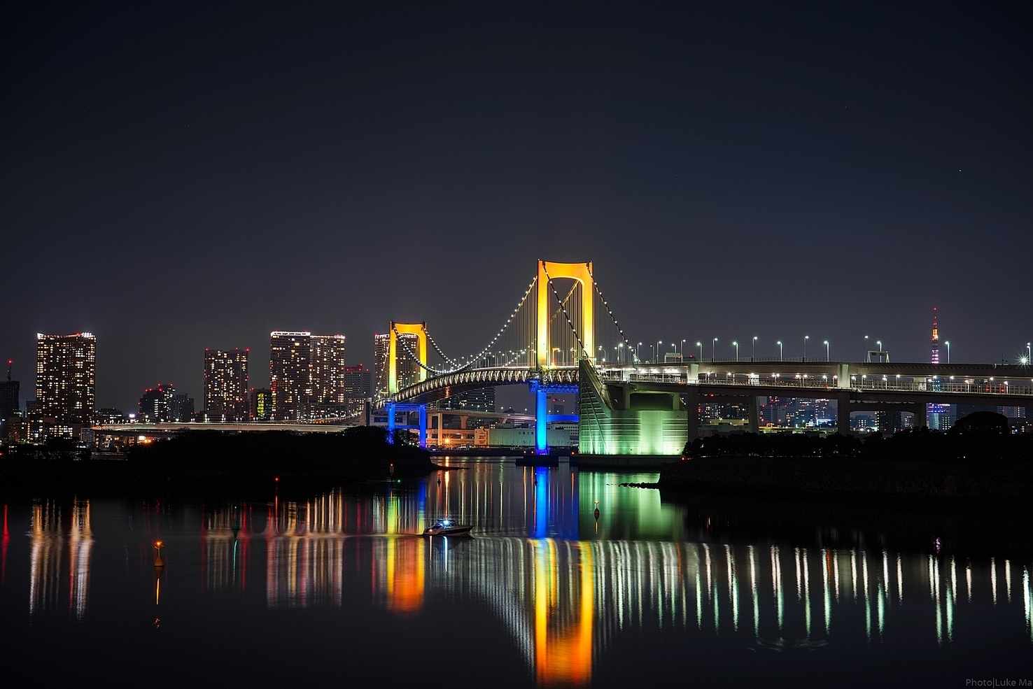 Large rainbow bridge  odaiba  tokyo
