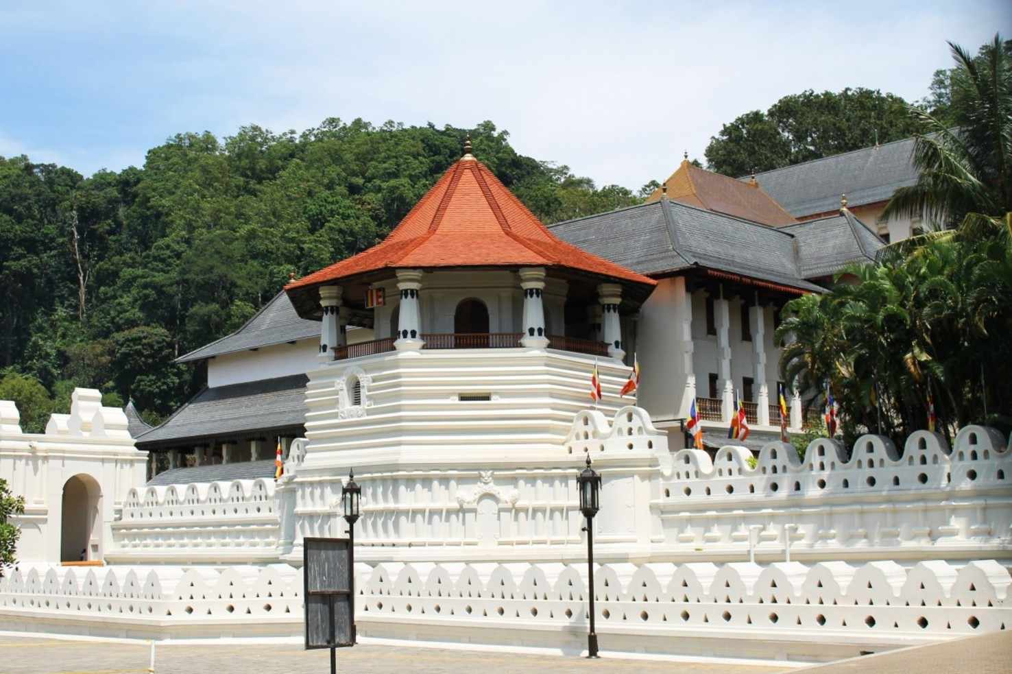 Large temple kandy travel