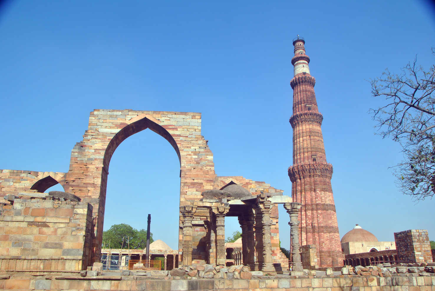 Large qutab minar and ashoka pillar