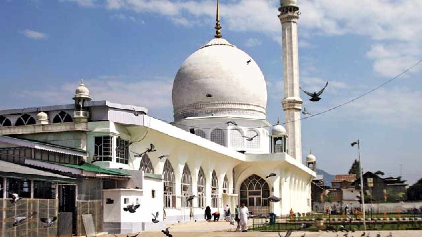 Large 538970 dargah hazratbal shrine 011517