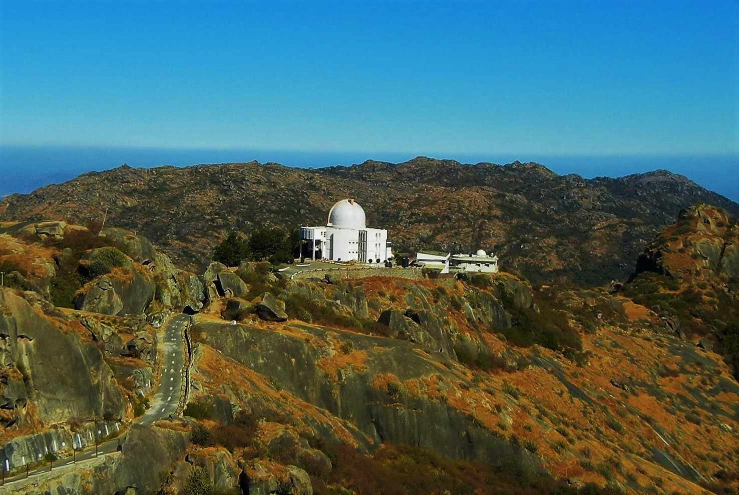 Large mount abu observatory